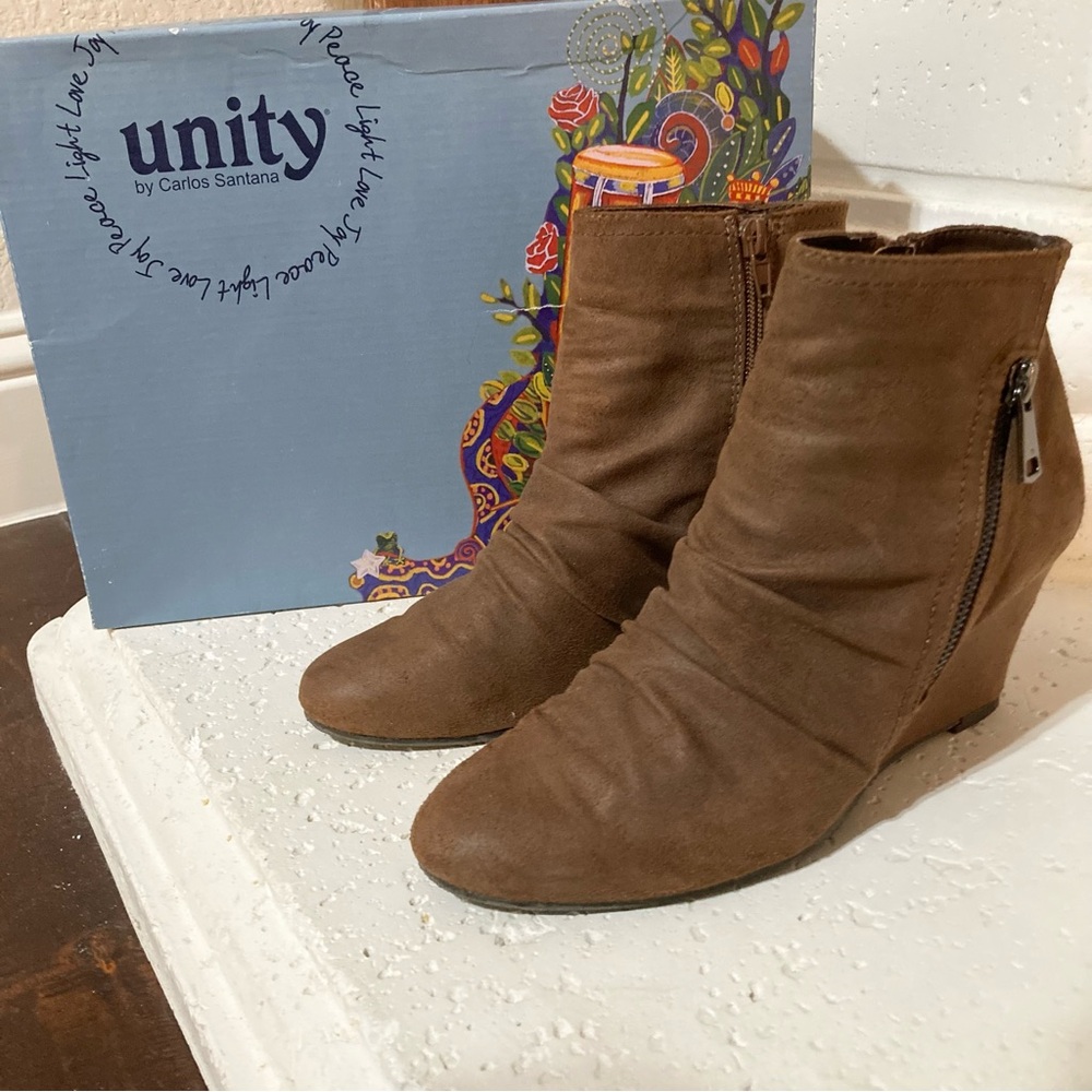Carlos Santana Brown Ankle Boots Wedge Faux Suede Size 7.5